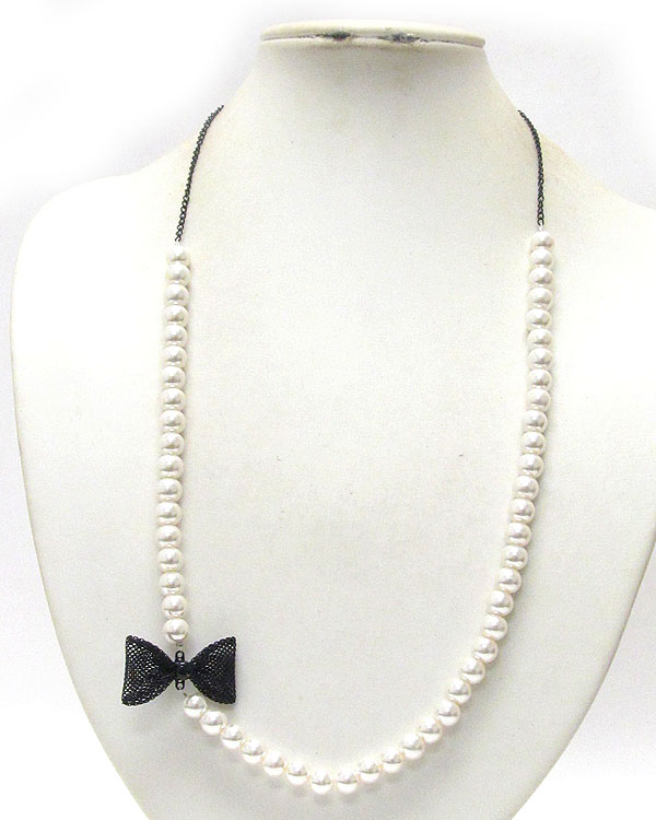 Metal mesh bow accent pearl long necklace