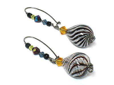 Dangling murano glass earring