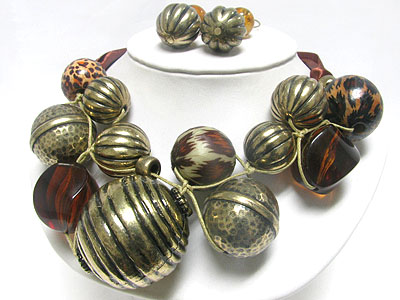 Chunky metal animal pattern wooden ball necklace earring set