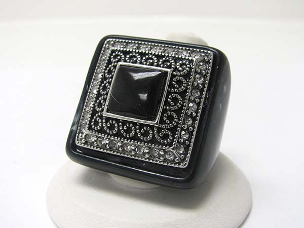 Crystal and filigree metal engraving acryl square ring?