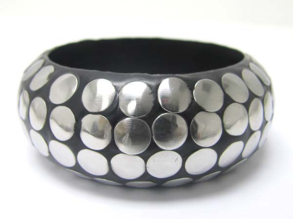 Metal disk stud wood bangle