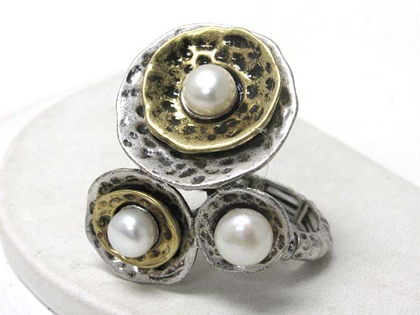 Triple pearl hammered metal stretch ring