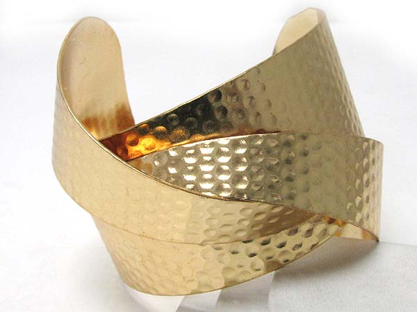 Dimple metal interlink cuff bangle