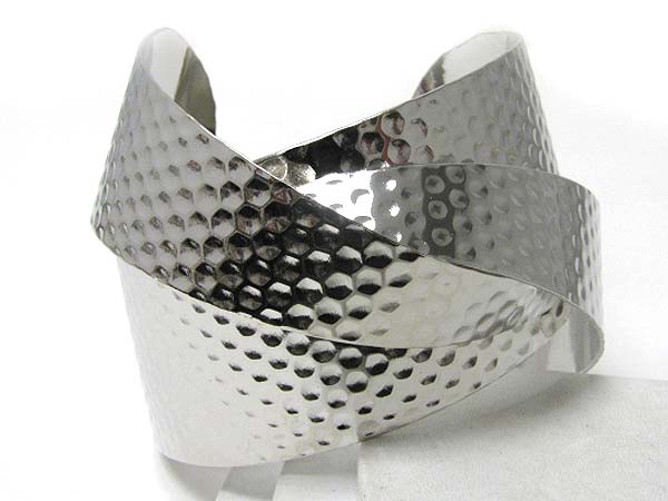 Dimple metal interlink cuff bangle