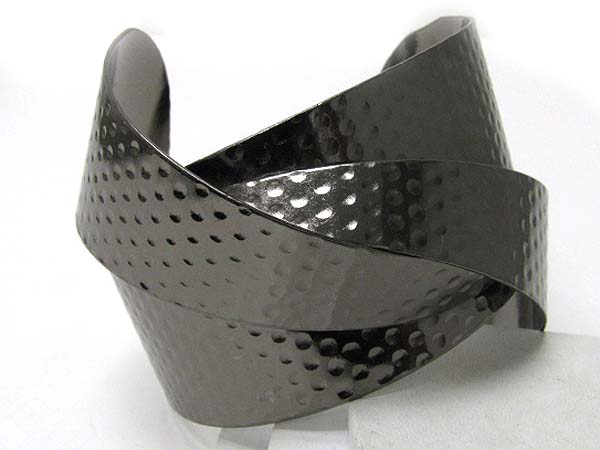 Dimple metal interlink cuff bangle