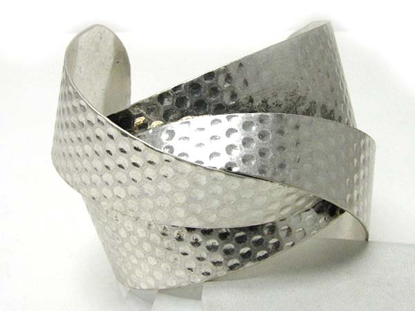 Dimple metal interlink cuff bangle