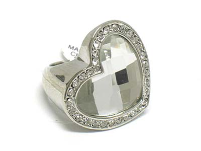 Crystal side heart stone ring