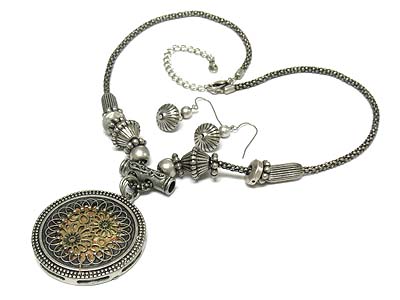 Antique style metal filigree round pendant necklace and earring set