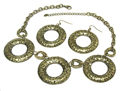 Antique pattern metal donut link necklace and earring set