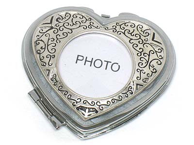 Casting metal heart compact mirror