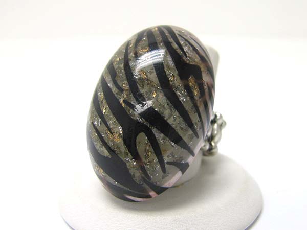 Animal skin pattern puffy glass oval stone stretch ring