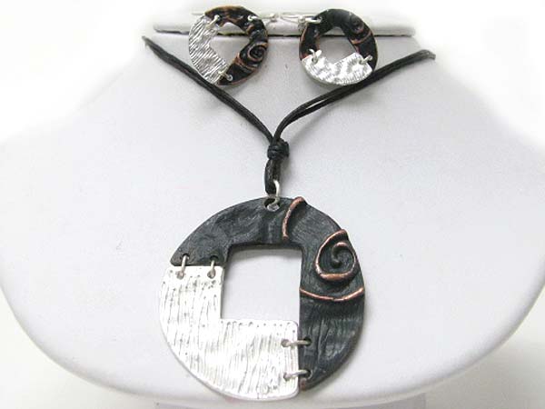 Two burnish textured metal piece joint link round pendant necklace earring set