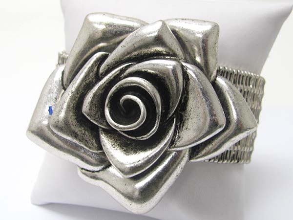 Burnish metal metal flower top stretch bracelet