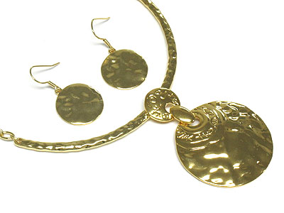 Hammered round metal neckalce and earring set