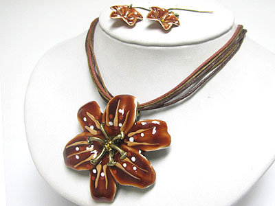 Enamel art metal flower pendant cord necklace earring set