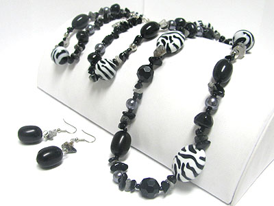 Animal pattern glass beads long necklace earring set