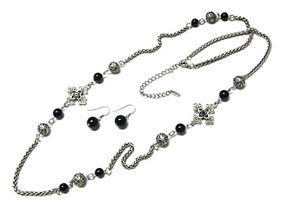 Filegree metal cross and beads long necklace