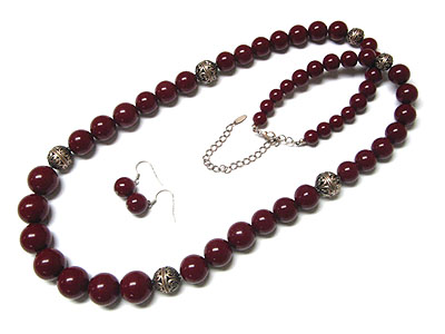 Glass beads and filegree metal beads necklace and earring set