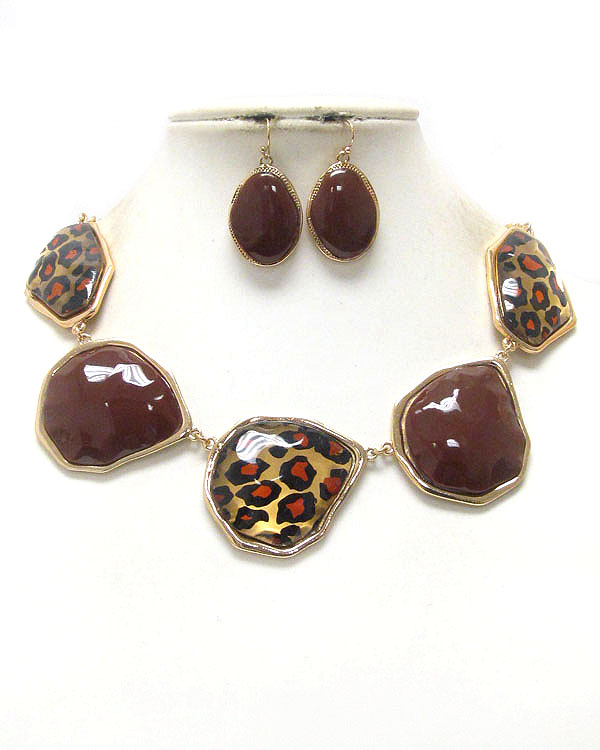 Animal print and natural shape acrylic stone link chocker style necklace earring set