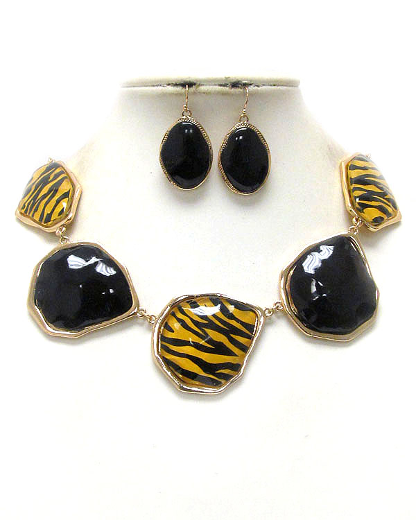 Animal print and natural shape acrylic stone link chocker style necklace earring set