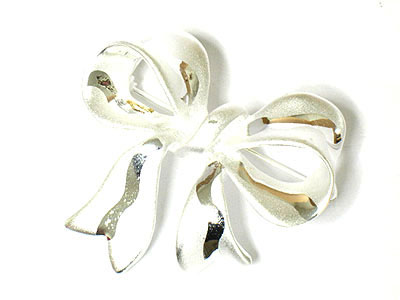 Metal ribbon brooch