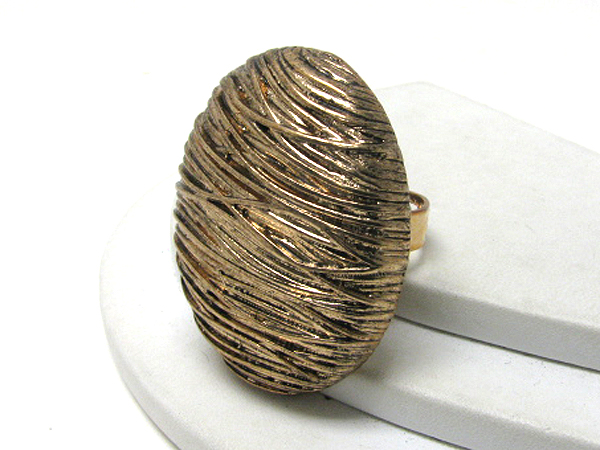 Large round and wired deco stretch ring