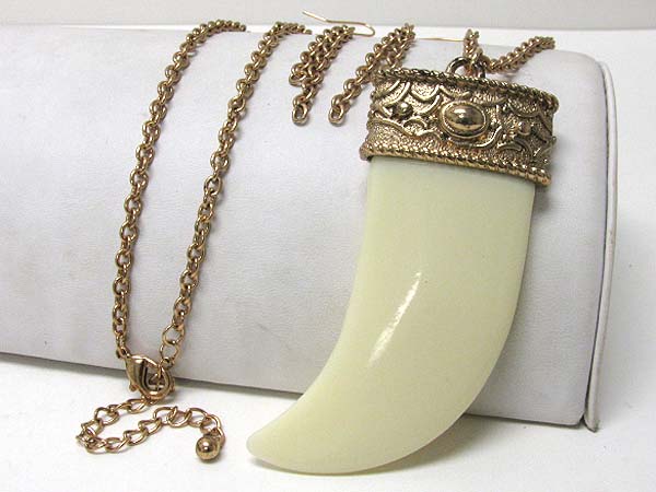 Large resin ivory shape pendant and long chain necklace earring set