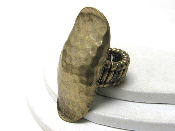 Hammered and curved oval metal stretch ring