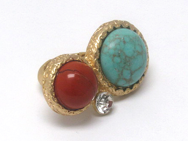 Crystal with  round turquoise stone and acryl stone with textured stretch ring