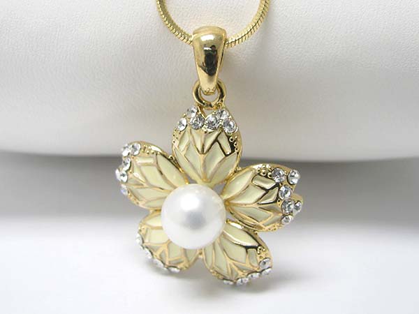 Made in korea whitegold plating pearl and crystal stud flower pendant necklace