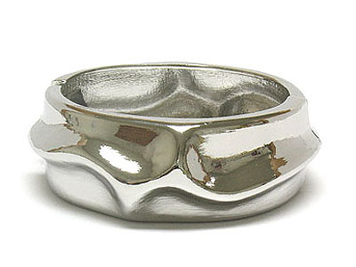 Antique style wrinkled metal hinge bangle