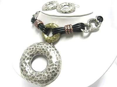 Hammered round metal donut pendant and cord link neckalce earring set