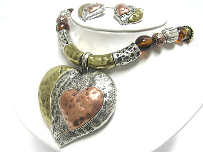 Motif style tri tone metal heart pendant necklace earring set