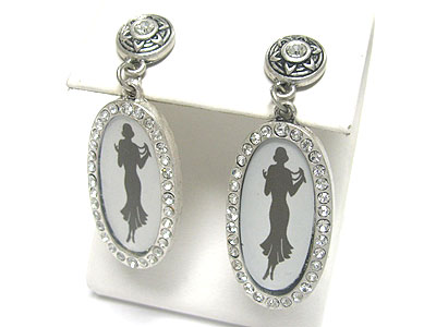 Crystal frame oval anegl picture earring