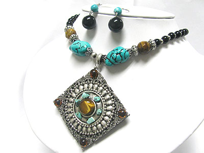 Turquoise and mixed natural chip stone deco pendant necklace earring set