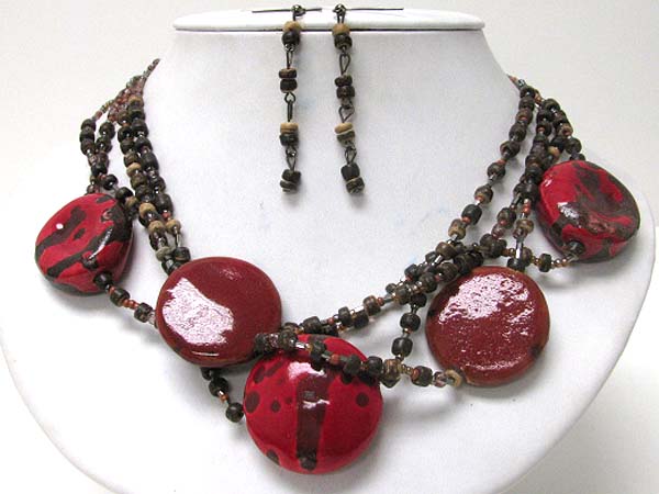 Multi figurine and chip stone necklace earring set