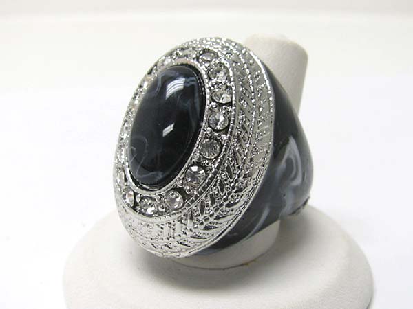 Crystal and filigree metal engraving acryl oval ring?