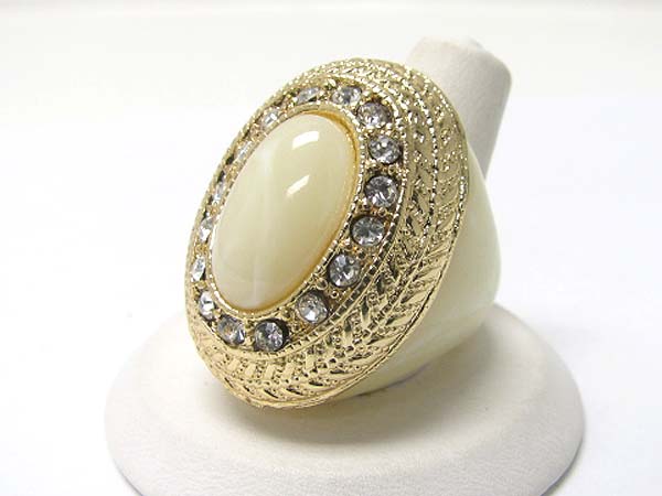 Crystal and filigree metal engraving acryl oval ring?