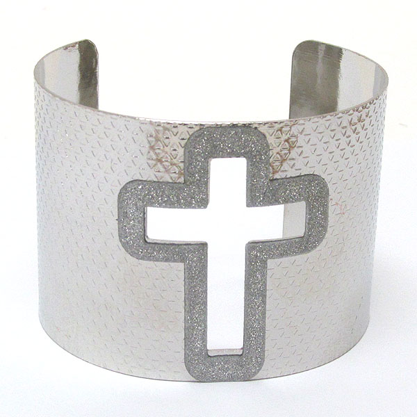 Cross cut textured metal bangle bracelet