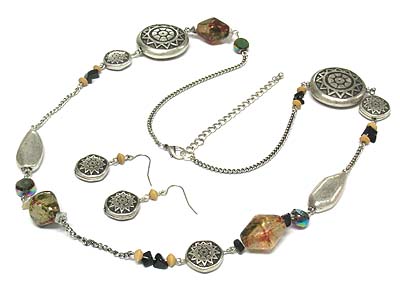 Metal filigree disk and stone link necklace and earring set