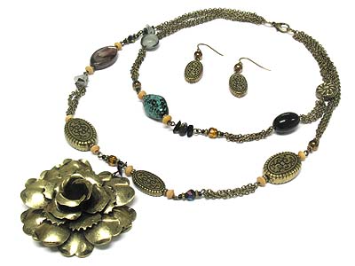 Metal 3d flower pendant and disk link necklace and earring set