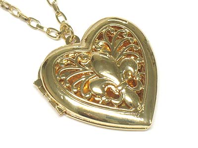 Metal heart locket pendant necklace 