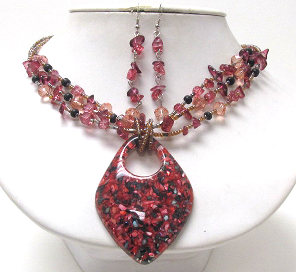 Sparkling stone in acrylic pendant and chip stone necklace earring set