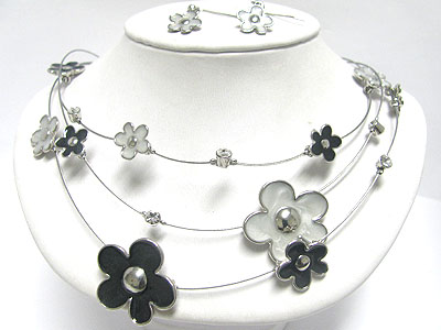 Metal epoxy flower and triple wire necklace earring set