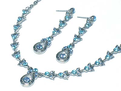 Boutique style crystal tear drop necklace and earring set 