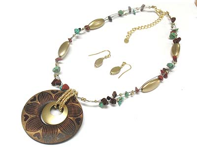 Round wood donut pendant and natural stone chip deco strand necklace and earring set