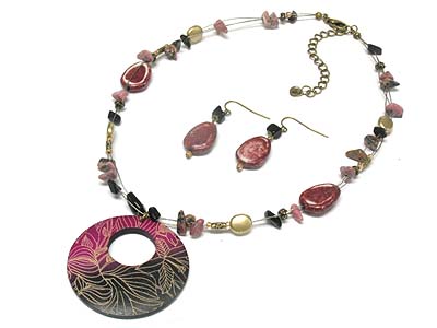 Round wood gradation color donut pendant and natural stone chip deco strand necklace and earring set