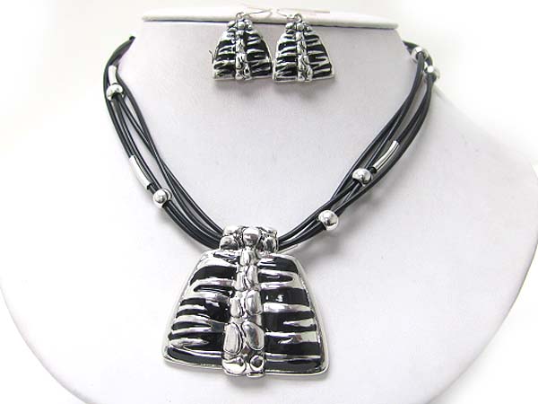 Zebra pattern metal pendant multi cord line necklace earring set