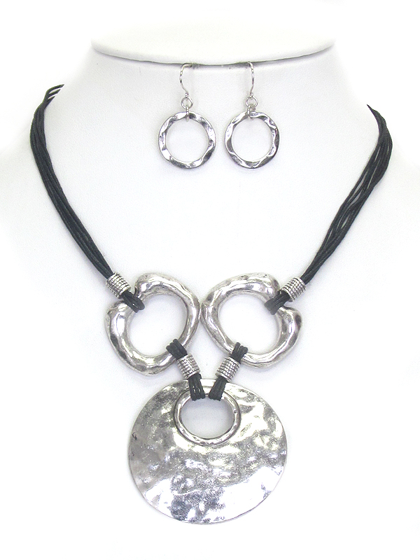 Hammered metal disk cord necklace set