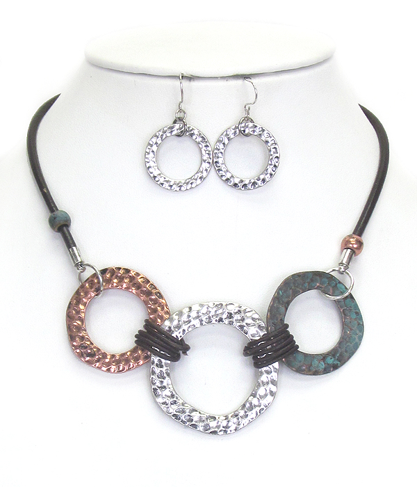 Triple metal ring link cord necklace set